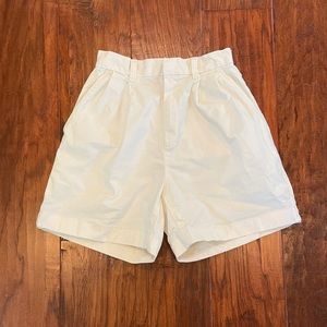 GAP high rise pleated khaki shorts in washwell cream off white ivory size 00